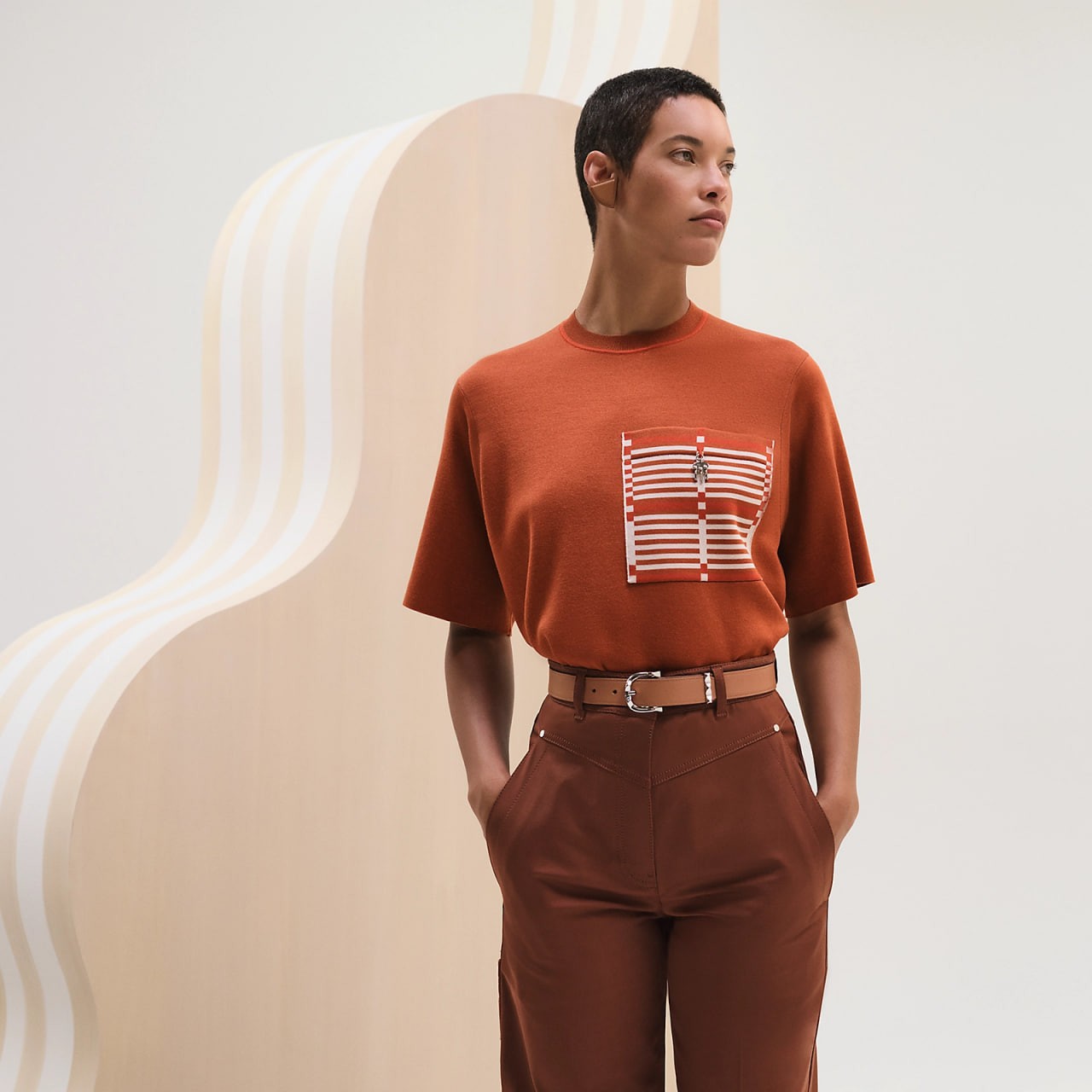 Short-sleeve sweater with pocket