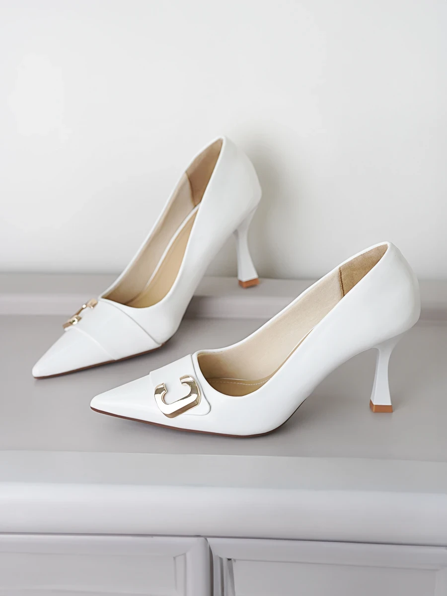 DILY High Heels with Pointed Toe Flatters, Luxury C-Lock 7.5cm Height DL0545