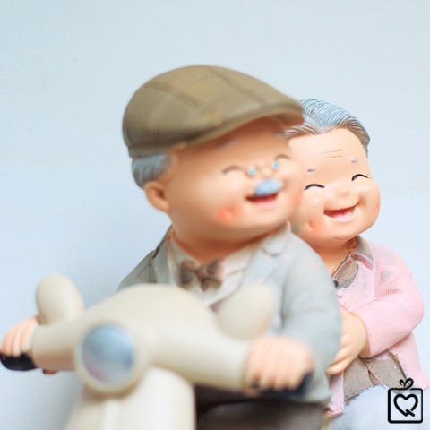 Statue of grandparents - riding a motorbike