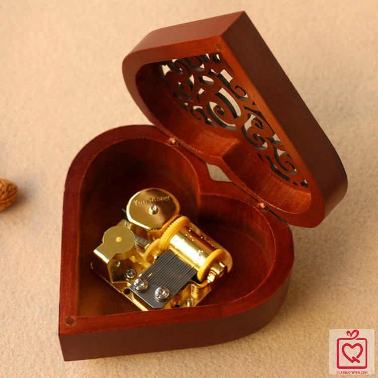 Classic Style Heart Shaped Wooden Music Box